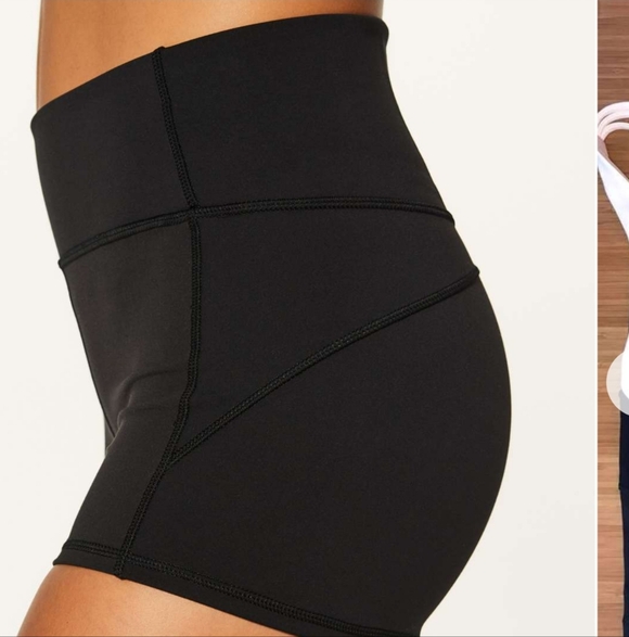 Lululemon In Motion Short 2.5 Size 8 - Picture 5 of 11